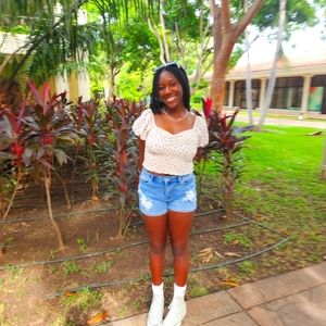 Meet your Posher, Latasha